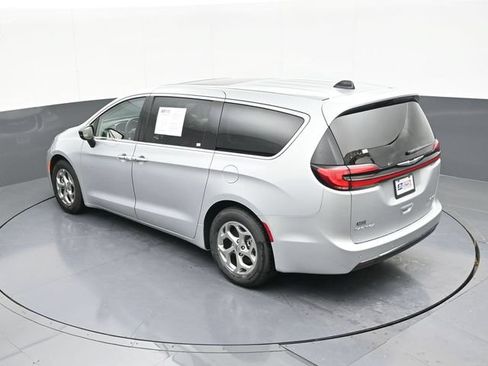 Used 2024 Chrysler Pacifica Limited FWD image 55