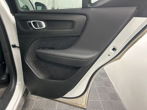 Used 2022 Volvo XC40 T5 R-Design w/ Advanced Package AWD/4WD image 19