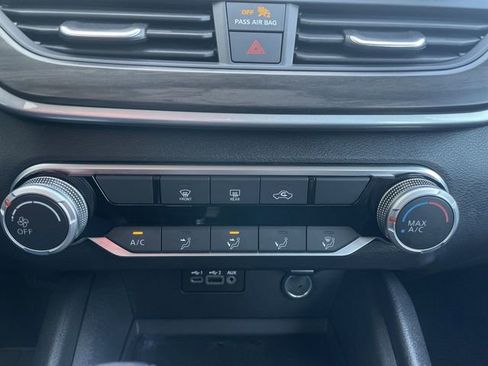 Used 2025 Nissan Altima 2.5 SV image 18