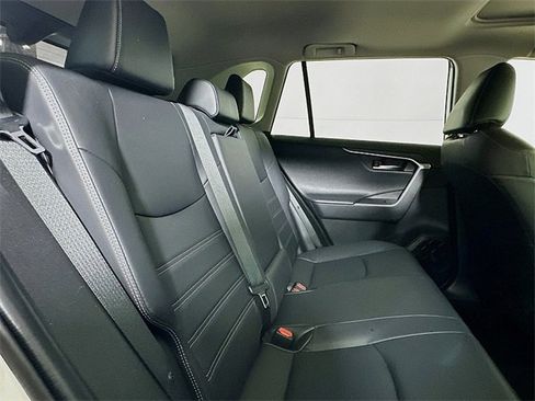 Used 2019 Toyota RAV4 Limited image 30