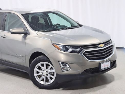 Used 2018 Chevrolet Equinox LT image 2