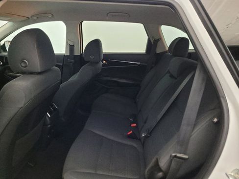 Used 2020 Kia Sorento FWD V6 image 18