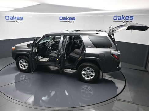Used 2016 Toyota 4Runner SR5 AWD/4WD image 59