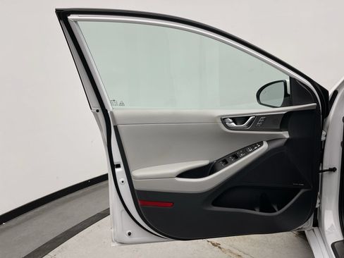 Used 2020 Hyundai Ioniq Limited FWD image 9