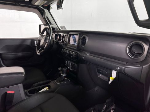 Used 2022 Jeep Gladiator Willys image 26