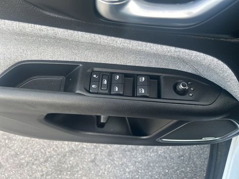 Used 2022 Jeep Compass Latitude w/ Sun and Sound Group AWD/4WD image 19