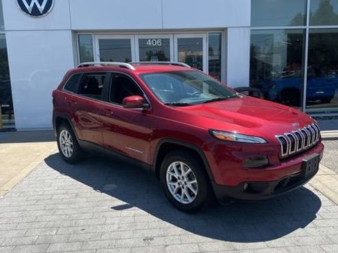 Used 2017 Jeep Cherokee Latitude w/ Comfort/Convenience Group AWD/4WD image 2