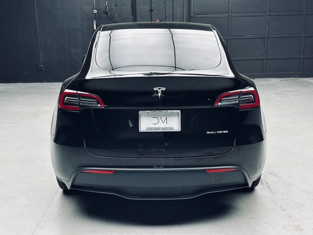 Used 2023 Tesla Model Y Long Range AWD/4WD image 5