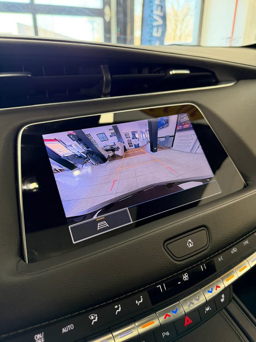 Used 2023 Cadillac XT4 Luxury w/ Cold Weather Package FWD image 28