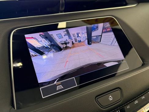 Used 2023 Cadillac XT4 Luxury w/ Cold Weather Package FWD image 28