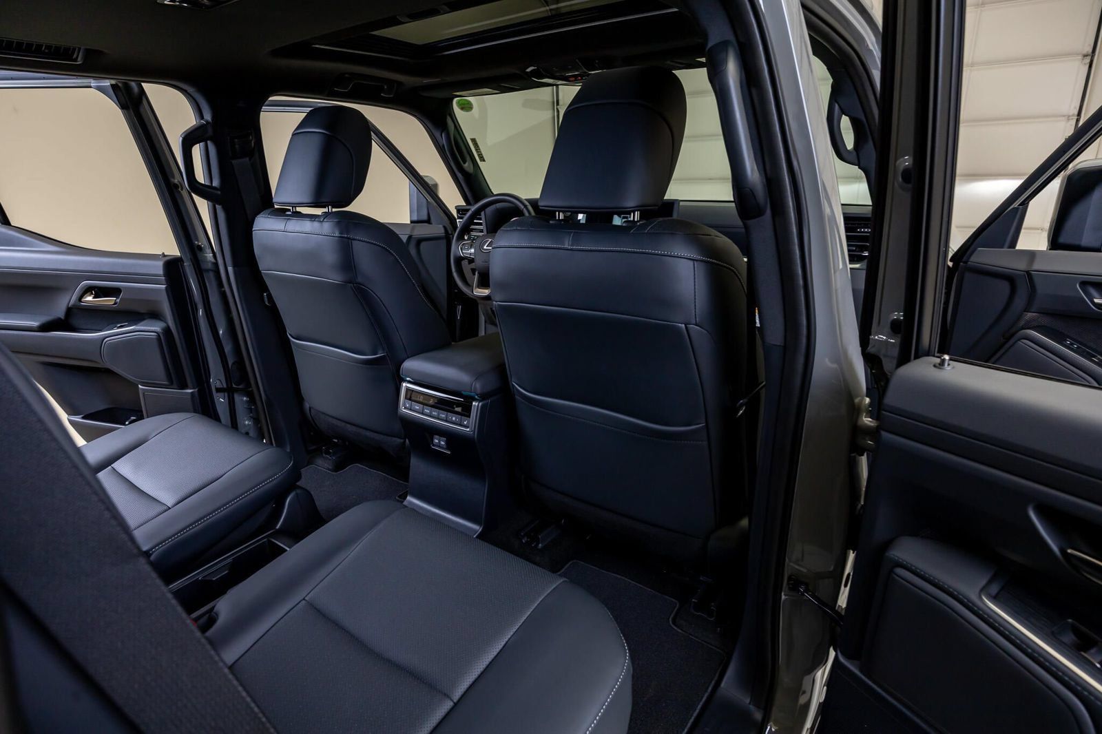 Used 2026 Lexus GX 550 w/ Accessory Package (2T) AWD/4WD image 29