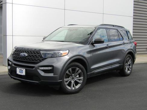 Certified 2021 Ford Explorer XLT w/ Equipment Group 202A AWD/4WD image 32