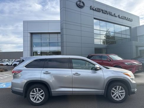 Used 2015 Toyota Highlander LE image 5