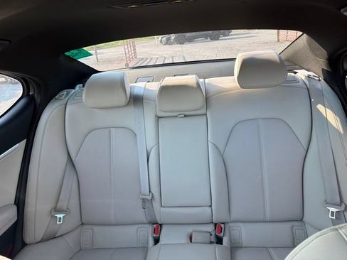 Used 2025 Genesis G70 2.5T RWD image 41
