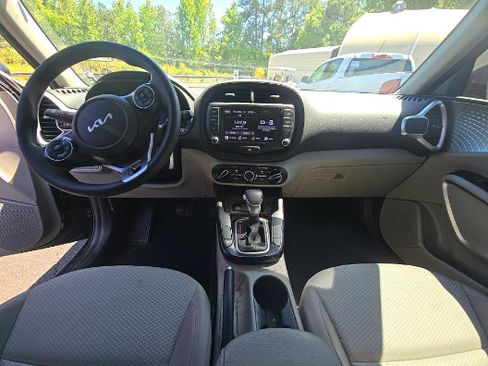 Used 2022 Kia Soul LX FWD image 5