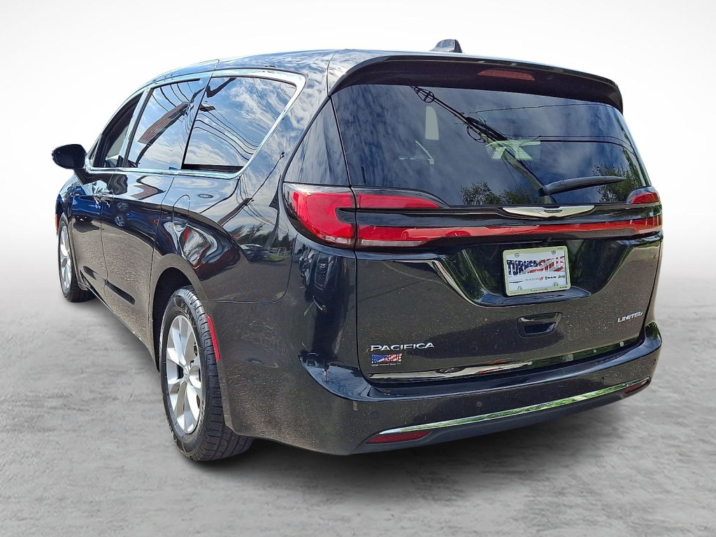 Certified 2026 Chrysler Pacifica Limited FWD image 3