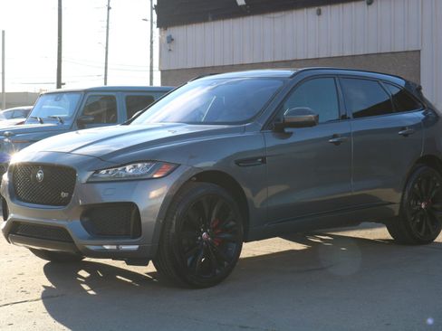 Used 2019 Jaguar F-PACE S image 17