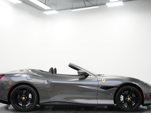 Used 2019 Ferrari Portofino RWD image 52