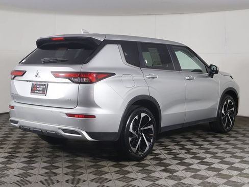 Used 2024 Mitsubishi Outlander SE FWD image 11