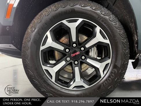 Used 2025 GMC Yukon AT4 w/ AT4 Premium Plus Package AWD/4WD image 13