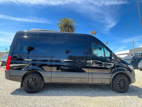 Used 2025 Mercedes-Benz Sprinter 2500 image 4