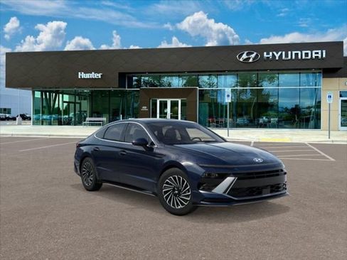 Used 2026 Hyundai Sonata SEL FWD image 2