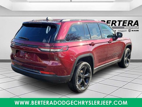 New 2025 Jeep Grand Cherokee Altitude image 4