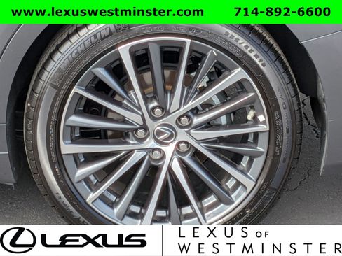 Used 2025 Lexus ES 300h w/ Premium Package FWD image 13