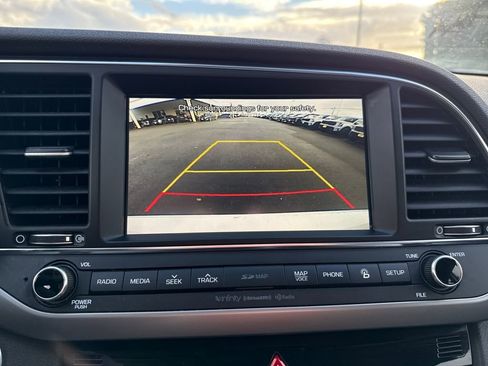 Used 2017 Hyundai Elantra Limited w/ Limited Tech Package 04 image 30