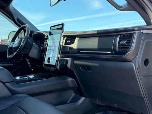 Used 2023 Ford Expedition Platinum image 14