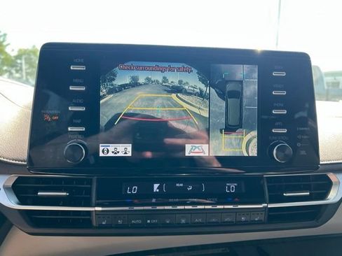 Used 2022 Toyota Sienna Platinum AWD/4WD image 19