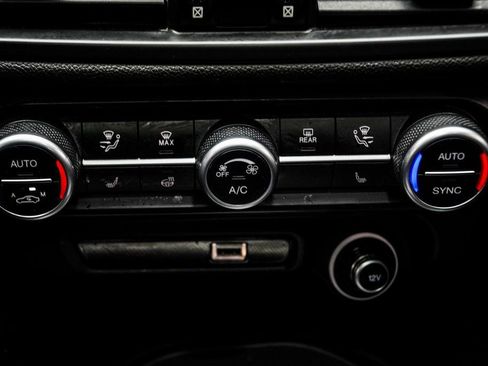 Used 2023 Alfa Romeo Giulia Veloce image 21