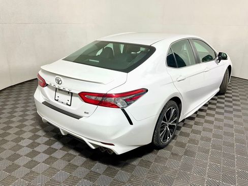 Used 2018 Toyota Camry SE FWD image 16