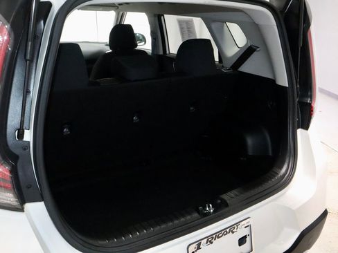 Used 2025 Kia Soul LX w/ LX Technology Package image 12