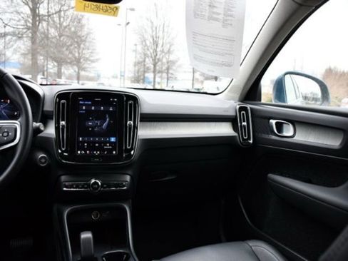 Certified 2025 Volvo XC40 B5 Core image 18