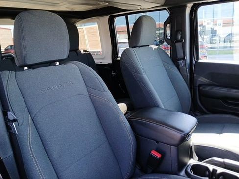 Used 2024 Jeep Wrangler Sahara image 15