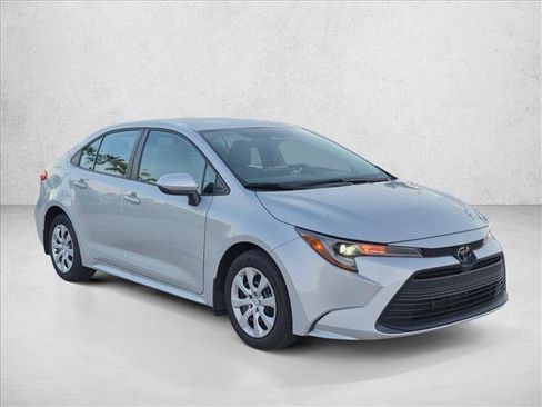 Used 2025 Toyota Corolla LE FWD image 3