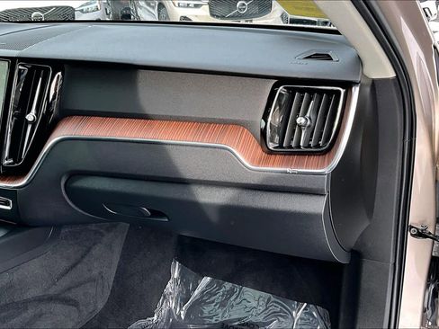Certified 2023 Volvo XC60 B5 Plus image 17