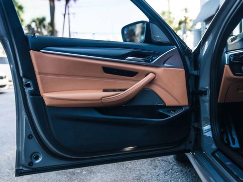 Used 2021 BMW 530i w/ M Sport Package image 18