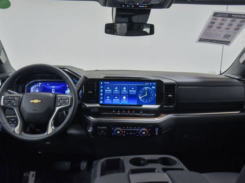 Used 2025 Chevrolet Silverado 1500 LT image 2