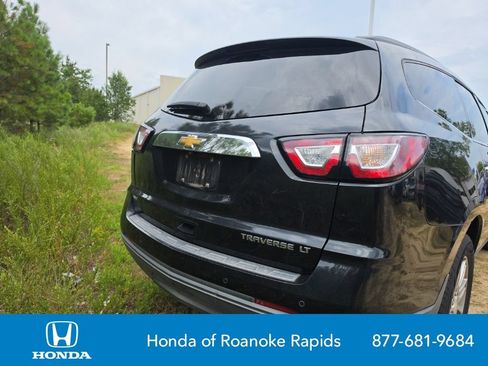 Used 2015 Chevrolet Traverse LT w/ Style and Technology Package AWD/4WD image 3