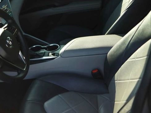 Used 2018 Toyota Camry XLE w/ Driver Assist Package FWD image 19