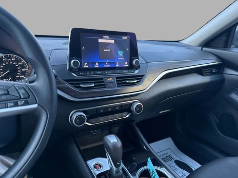 Used 2024 Nissan Altima 2.5 SV image 15