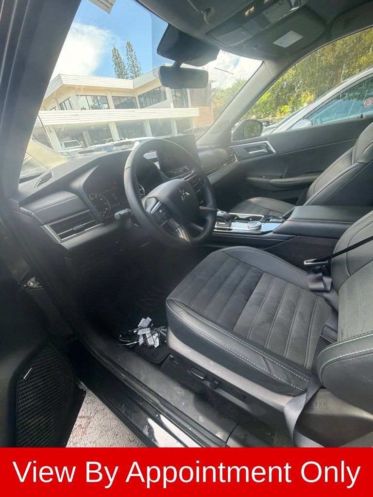Used 2025 Mitsubishi Outlander SE AWD/4WD image 5
