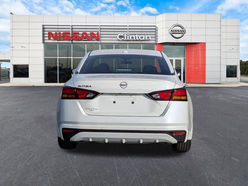 New 2025 Nissan Altima 2.5 SV image 4
