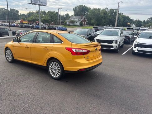 Used 2012 Ford Focus Titanium w/ SEL/Titanium Winter Pkg FWD image 6