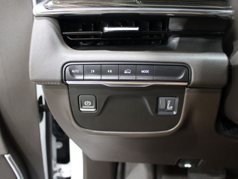 Used 2024 Cadillac Escalade Premium Luxury w/ LPO, Floor Liner Package AWD/4WD image 9