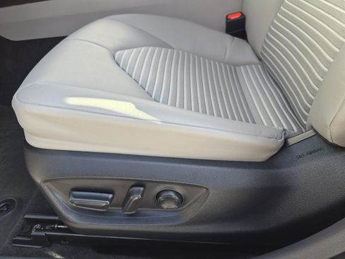 Used 2022 Toyota Camry SE image 26