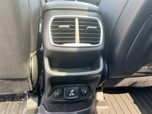 Used 2020 Hyundai Santa Fe Limited AWD/4WD image 10