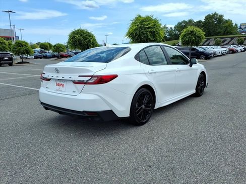 Certified 2025 Toyota Camry SE FWD image 4